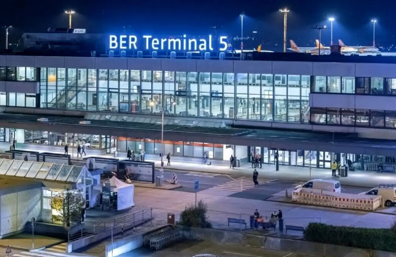فرودگاه برلین به دلیل مشاهده پهپاد تعطیل شد