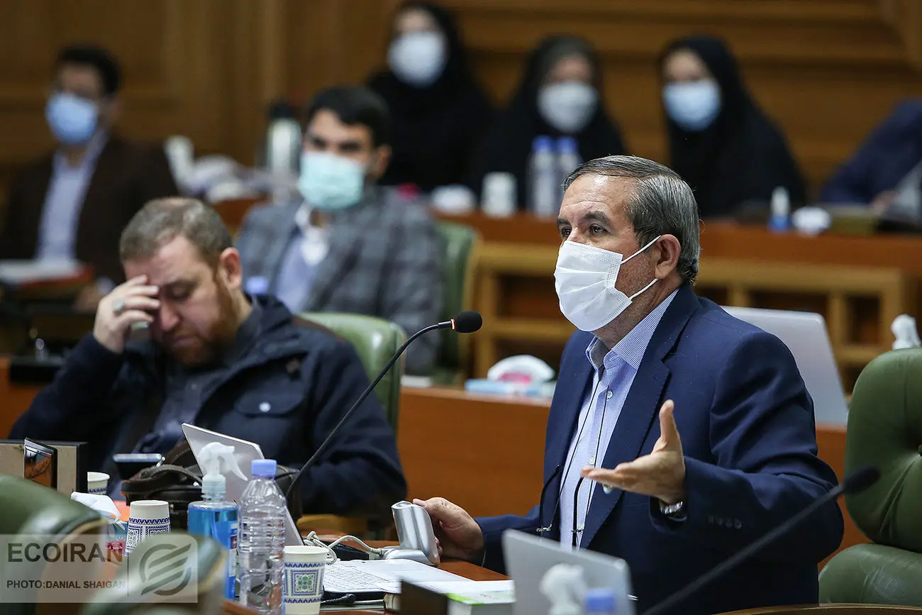 املاک شهرداری در دست چه کسانی بوده است ؟

