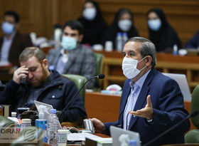 املاک شهرداری در دست چه کسانی بوده است ؟


