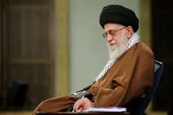 حضور رهبر شهید انقلاب در حرم امام رضا(ع) در سال ۱۳۷۰+ ویدیو