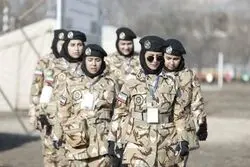 عکس | تصویر جالب خبرگزاری ایرنا از یک دختر جوان با لباس نظامی در تهران
