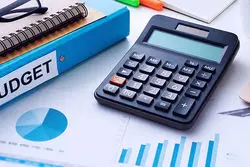 اموال شرکت‌های زیان‌ده دولت قیمت روز می‌خورد