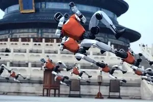 از میدان رقص تا میدان جنگ: چین ربات‌های انسان‌نما را برای نبرد آماده می‌کند