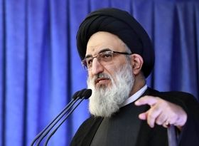 روایت عجیب امام جمعه کرج از مذاکرات ایران و آمریکا: برای اینکه برخی ایراد نگیرند مذاکره پیش می‌رود/ بدون اجازه آمریکا، اسرائیل کاری نمی‌کند