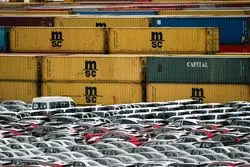 وزارت صمت خودروهای وارداتی را حبس کرده است