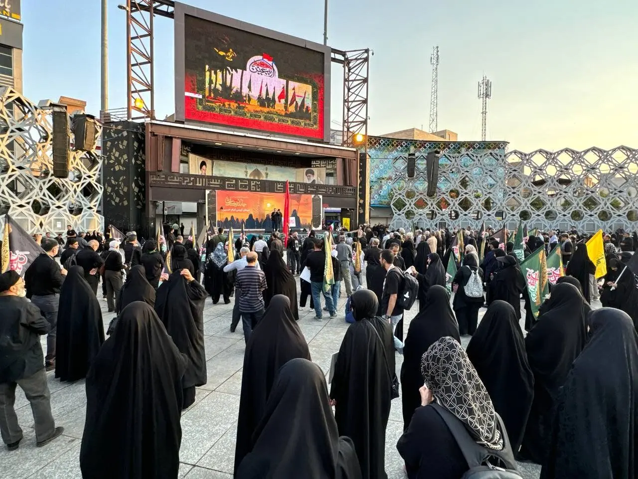  برج میلاد فردا تعطیل است