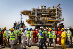 کاهش درآمد نفتی هر ایرانی از 1386 تا 1401؛ هر سال 4 درصد