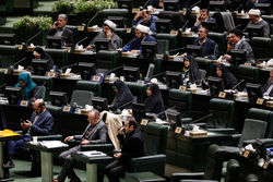 بانک‌های ناسالم زیر ذره‌بین مجلس؛ تحقیق و تفحص از بانک مرکزی آغاز شد