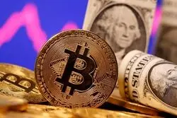 نسبت حرکت بیت‌کوین با قیمت دلار چگونه است؟