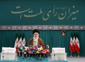 مرحله دوم انتخابات مجلس دوازدهم آغاز شد/ رهبر انقلاب رای خود را در صندوق الکترونیکی ثبت کردند