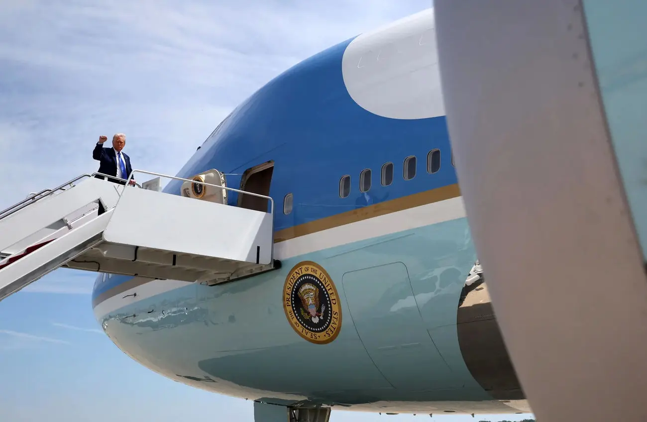 شیفتگی بی‌پایان رئیس‌جمهور آمریکا به هواپیما؛ چگونه ترامپ با هواپیماها معامله سیاسی می‌کند؟