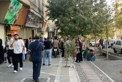 تمدید مهلت قانونی اقامت، علت ازدحام جمعیت اتباع خارجی مقابل پلیس اماکن عمومی