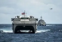  ناوشکن «یو‌اس‌اس هیگینز» در اقیانوس آرام زمین‌گیر شد