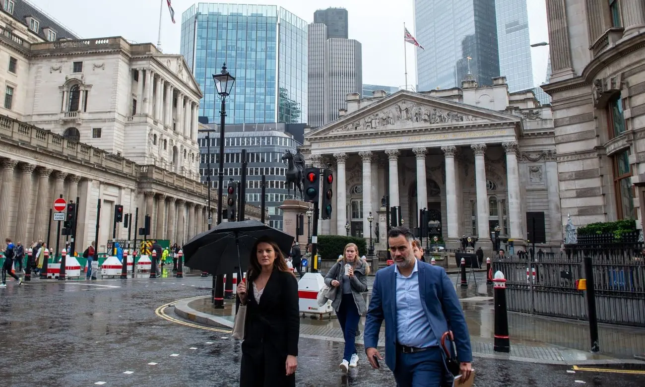 ابرهای تیره بر اقتصاد بریتانیا؛ رکورد بازده اوراق و چالش کسری بودجه دولت کارگر