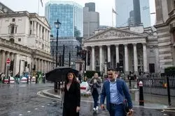 ابرهای تیره بر اقتصاد بریتانیا؛ رکورد بازده اوراق و چالش کسری بودجه دولت کارگر