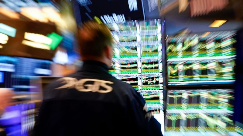 هراس بازارها از بحران مالی در آمریکا؛ طلا و بیت‌کوین در مسیر رکوردهای جدید؟