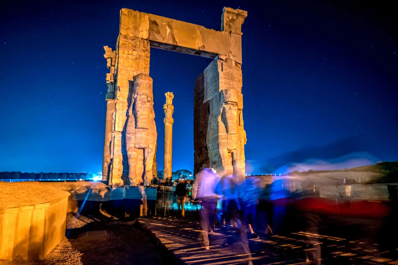 ارکستر فیلارمونیک ارمنستان در تخت جمشید می‌نوازد