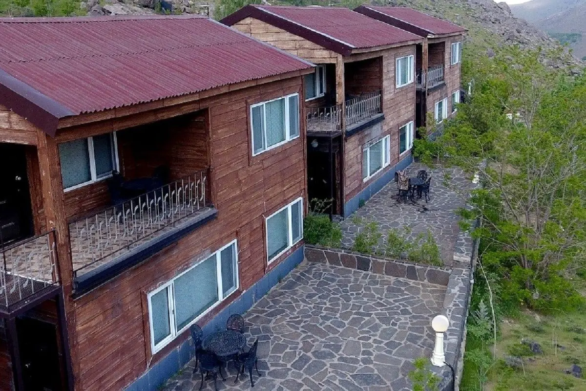 اقامتگاه‌های همدان؛ از ویلاهای کوهستانی تا کنار پارک!