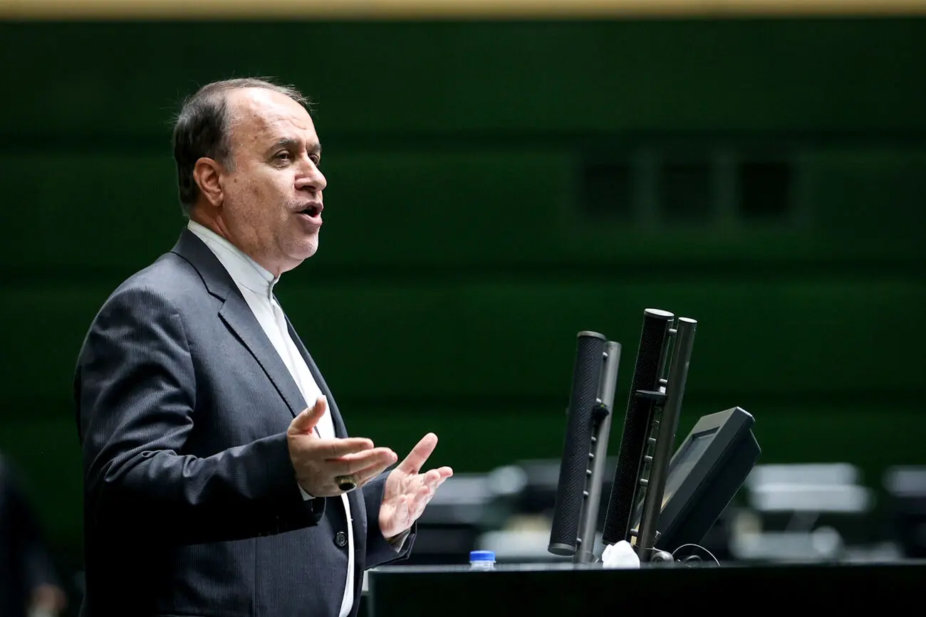 نایب رئیس مجلس: مدیریت تنگه هرمز می‌تواند درآمد خوبی برای ایران داشته باشد و ارزش ریال را در صحنه بین‌المللی بالا ببرد/️به کمک‌ تنگه هرمز ما هر کشوری را که بخواهیم تحریم می‌کنیم