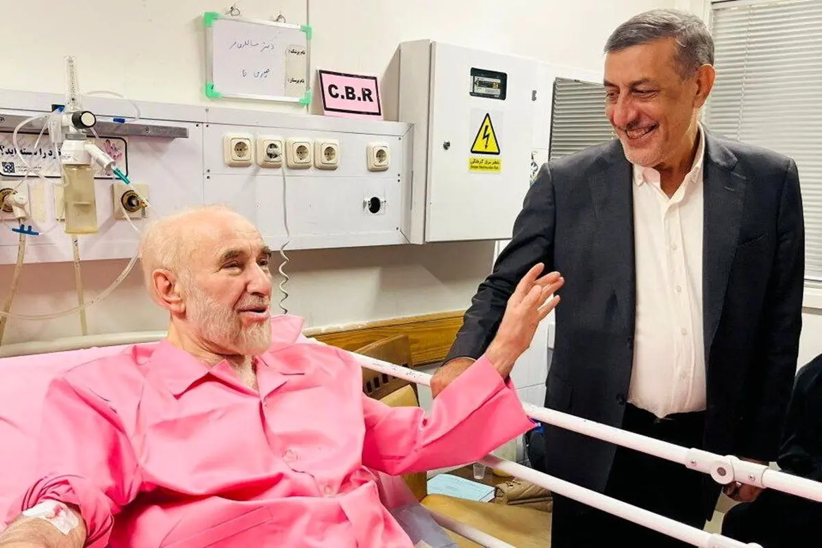 عیادت محمدرضا عارف و محمدجعفر قائم‌پناه از رئیس‌جمهور اسبق