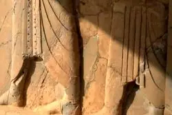 ردای چیندار با دکمه‌های زرین؛ کشف جدید از لباس کوروش 