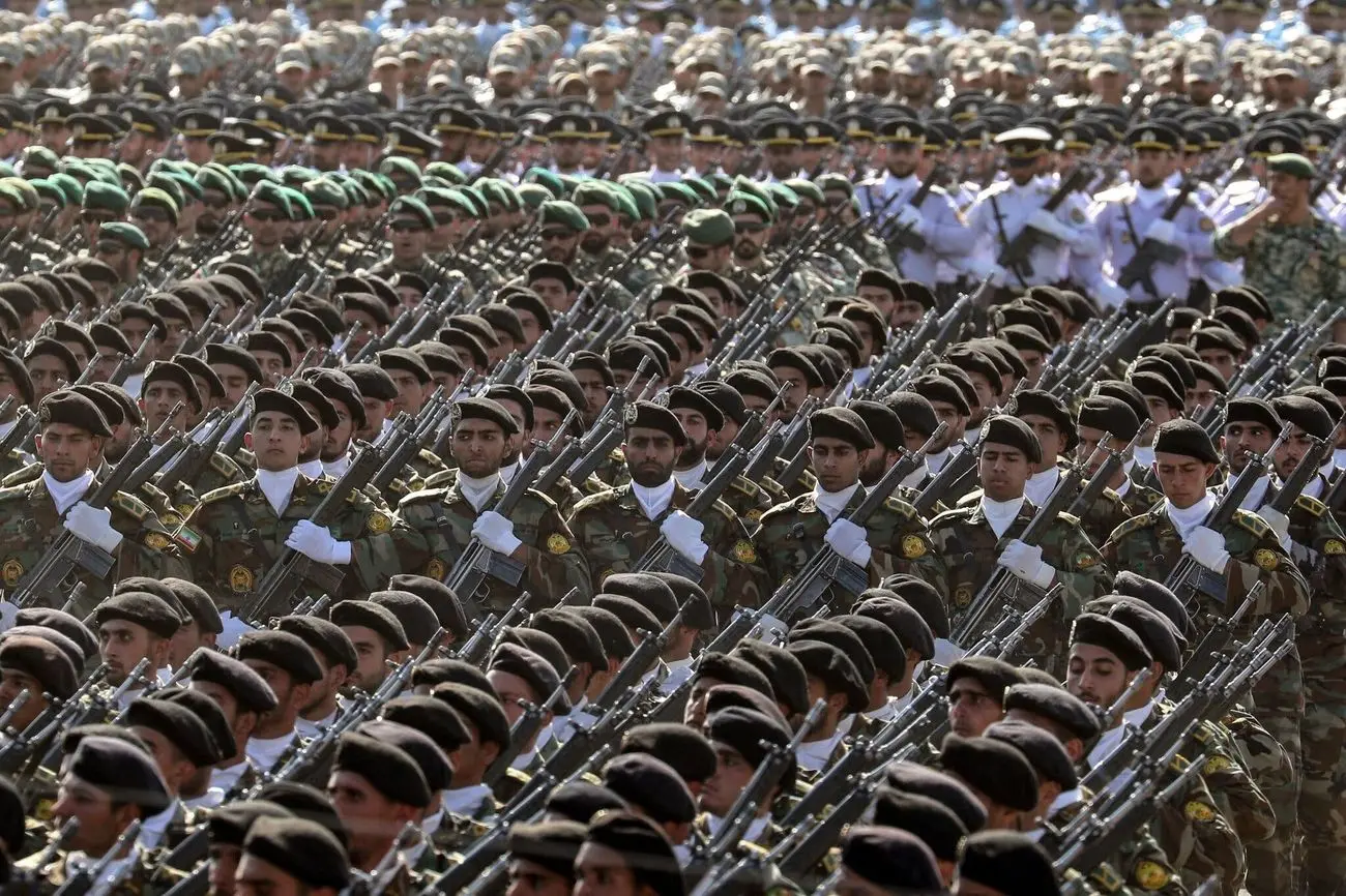 فرمانده کل ارتش: به جنایت آمریکایی‌ها پاسخ قاطعانه‌ای می‌دهیم