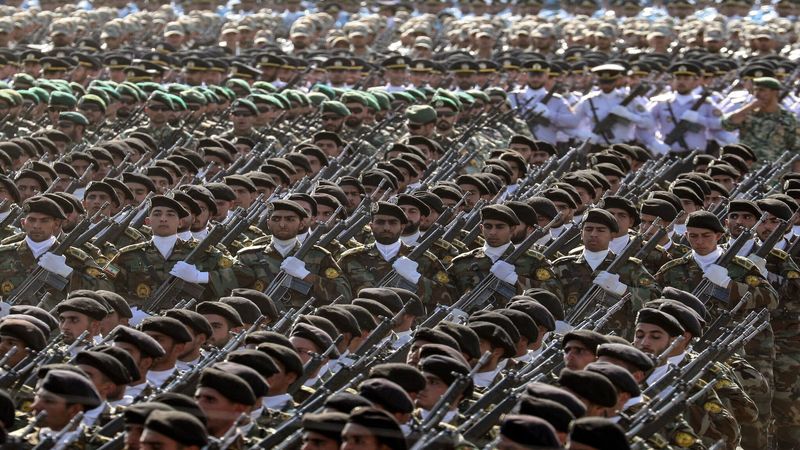 فرمانده کل ارتش: به جنایت آمریکایی‌ها پاسخ قاطعانه‌ای می‌دهیم