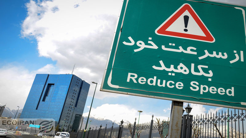 نرخ بهره بالا در هفته سوم اردیبهشت نشان داد: بانک‌ها لای منگنه‌ گیر کردند