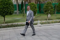 رئیس بانک مرکزی: سود بانکی تغییر نمی‌کند/ اعلام مقررات جدید تأیید صرافی‌ها به‌زودی