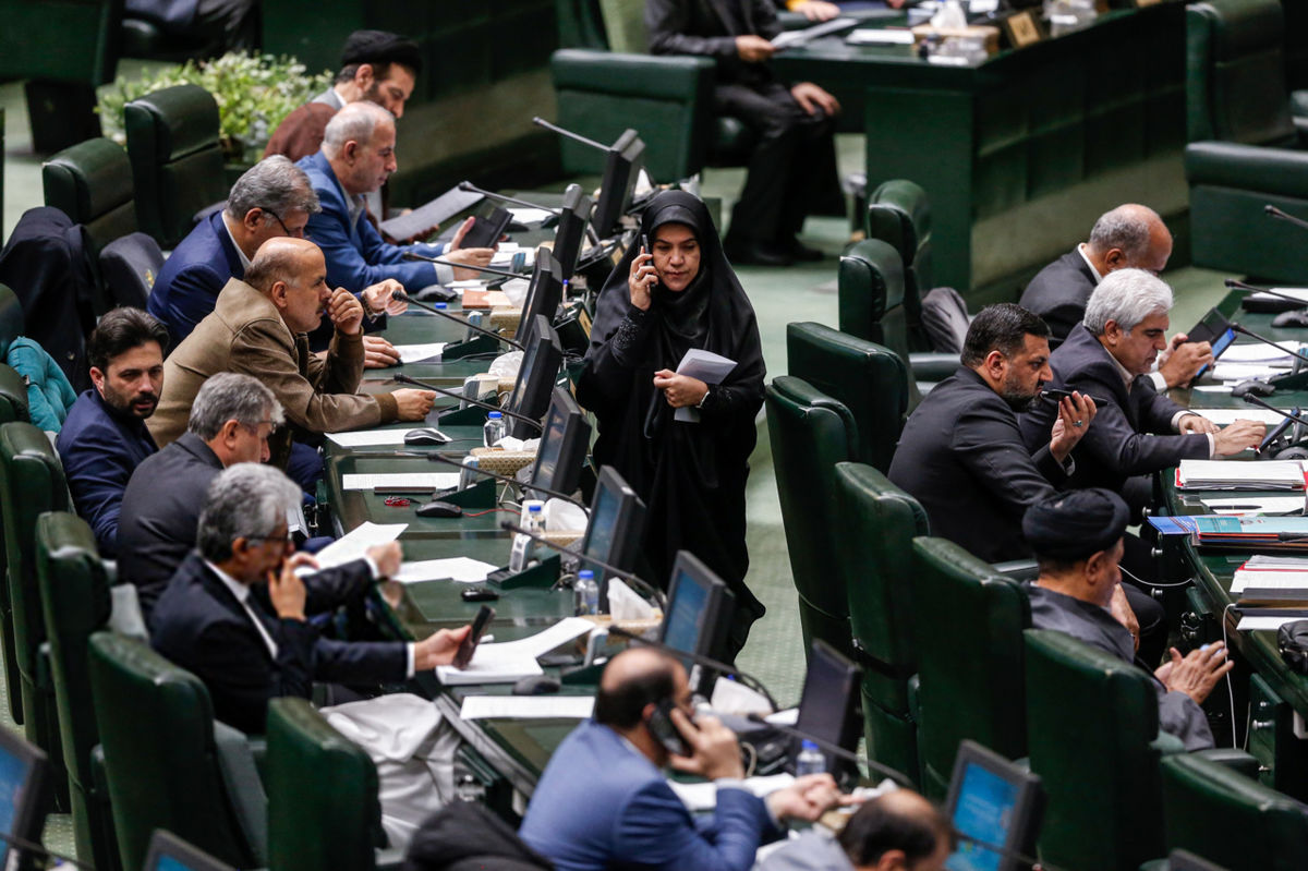 جلسه مجلس با رئیس‌جمهوری درباره مسائل اقتصادی محرمانه و غیرعلنی بود