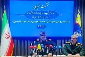 سردار ملانوری: در مسیر پروازی تهران به مشهد شخصی که از قدرت بدنی مناسبی برخوردار بود قصد خلع سلاح سر تیم گارد امنیت پرواز را داشت؛ اما...