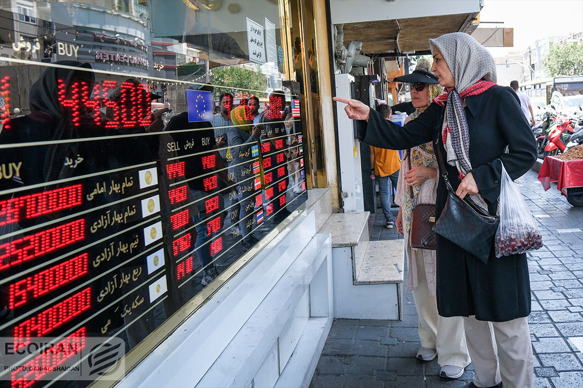 دلار در تهران ۵۰ شد در هرات نه