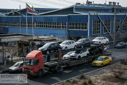 ایران خودرو از خجالت سایپا در آمد / بازار خودرو با نگرانی اخبار را دنبال می کند