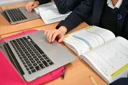 استفادۀ دانش‌آموزان از هوش مصنوعی نگرانی معلمان را برانگیخت؛ تمرین یا تقلب؟