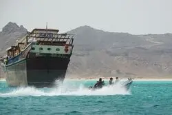 شوک در تنگه باب‌المندب/ ۹ کشتی عقب نشستند