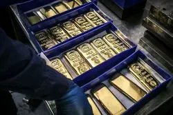 فشار دلار بر طلا؛ فلز زرد عقب نشست