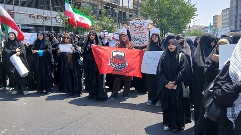 تصاویر اختصاصی اکوایران/ تجمع مردم در میدان انقلاب در پی اعتراض به حمله وحشیانه اسرائیل به ایران