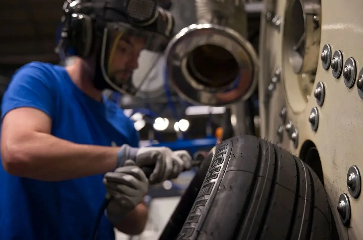 لرزه مالیاتی در پاریس؛ هشدار درباره نابودی پایه صنعتی فرانسه  