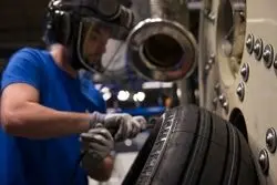 لرزه مالیاتی در پاریس؛ هشدار درباره نابودی پایه صنعتی فرانسه  