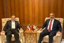 رایزنی عراقچی با وزیر خارجه ترکیه درباره مقابله با توسعه‌طلبی اسرائیل