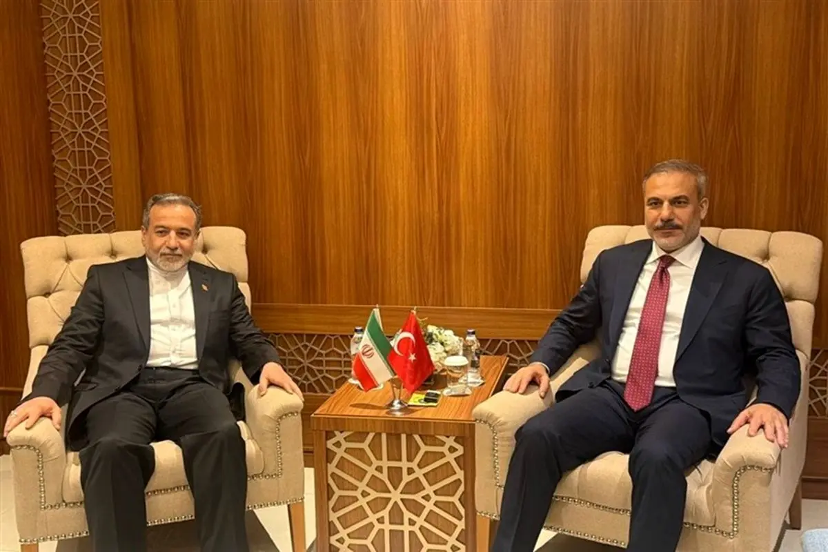 رایزنی عراقچی با وزیر خارجه ترکیه درباره مقابله با توسعه‌طلبی اسرائیل