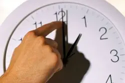مصوبه سال ۱۴۰۱ لغو شد؛ تغییر ساعت کاری ادارات از نیمه خرداد