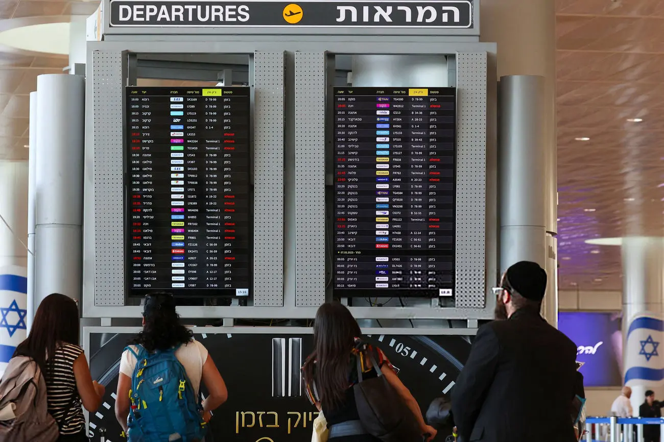 حمله موشکی به اسرائیل/ فرودگاه بن‌گوریون تعطیل شد؛ اسرائیلی‌ها به پناهگاه رفتند