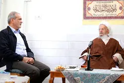آیت‌الله مکارم شیرازی: امیدوارم گشایش بیشتری در امور مردم ایجاد شود و مردم آثار آن را در زندگی خود احساس کنند/ فاصله دولت و رهبری نباید زیاد شود