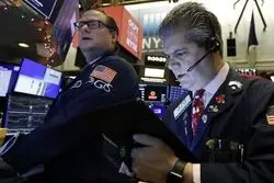 با افزایش نگرانی‌های بین‌المللی، بازار سهام نزولی شد، نفت و طلا رشد کردند 