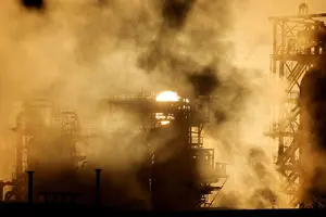 توطئه نفت؛ ایران چطور از قطار تجارت جهانی جا ماند ؟