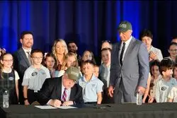 جراحی ماسک و ترامپ به وزارت بهداشت رسید