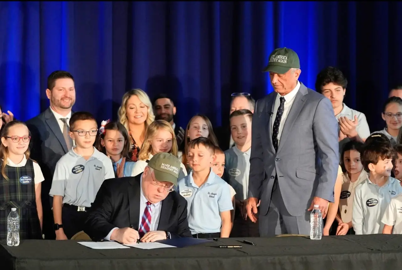 جراحی ماسک و ترامپ به وزارت بهداشت رسید