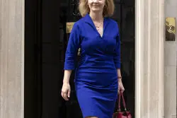 مقلدِ تاچر در خانه شماره 10