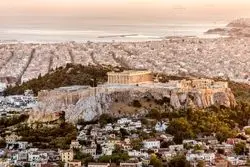 کاهش تاریخی بدهی یونان؛ اقتصاد ورشکسته‌ای که دوباره جان گرفت